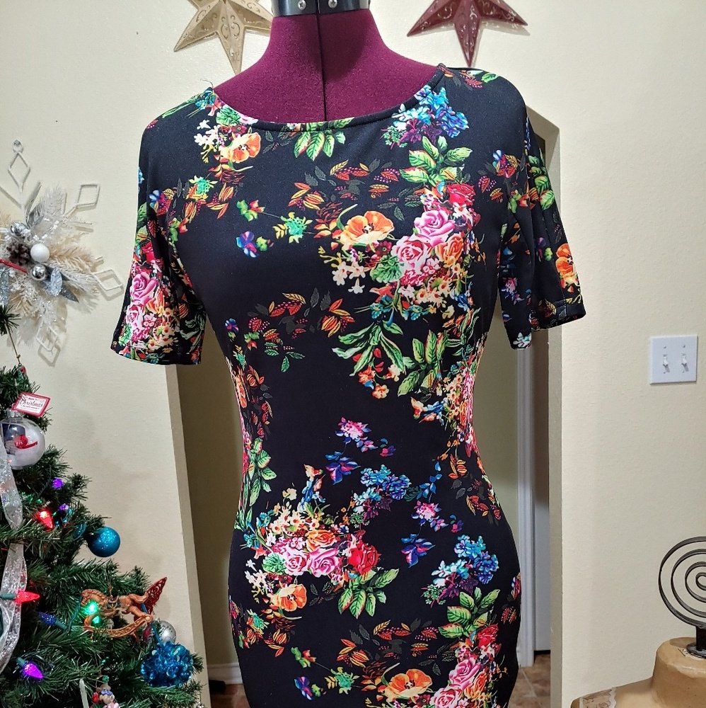 Black Multi Color Dress - Size Small - Polyester